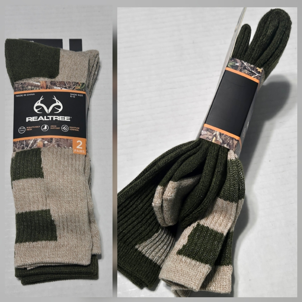 2 Pairs Realtree Men's Crew Socks - Olive Green and Tan  NEW